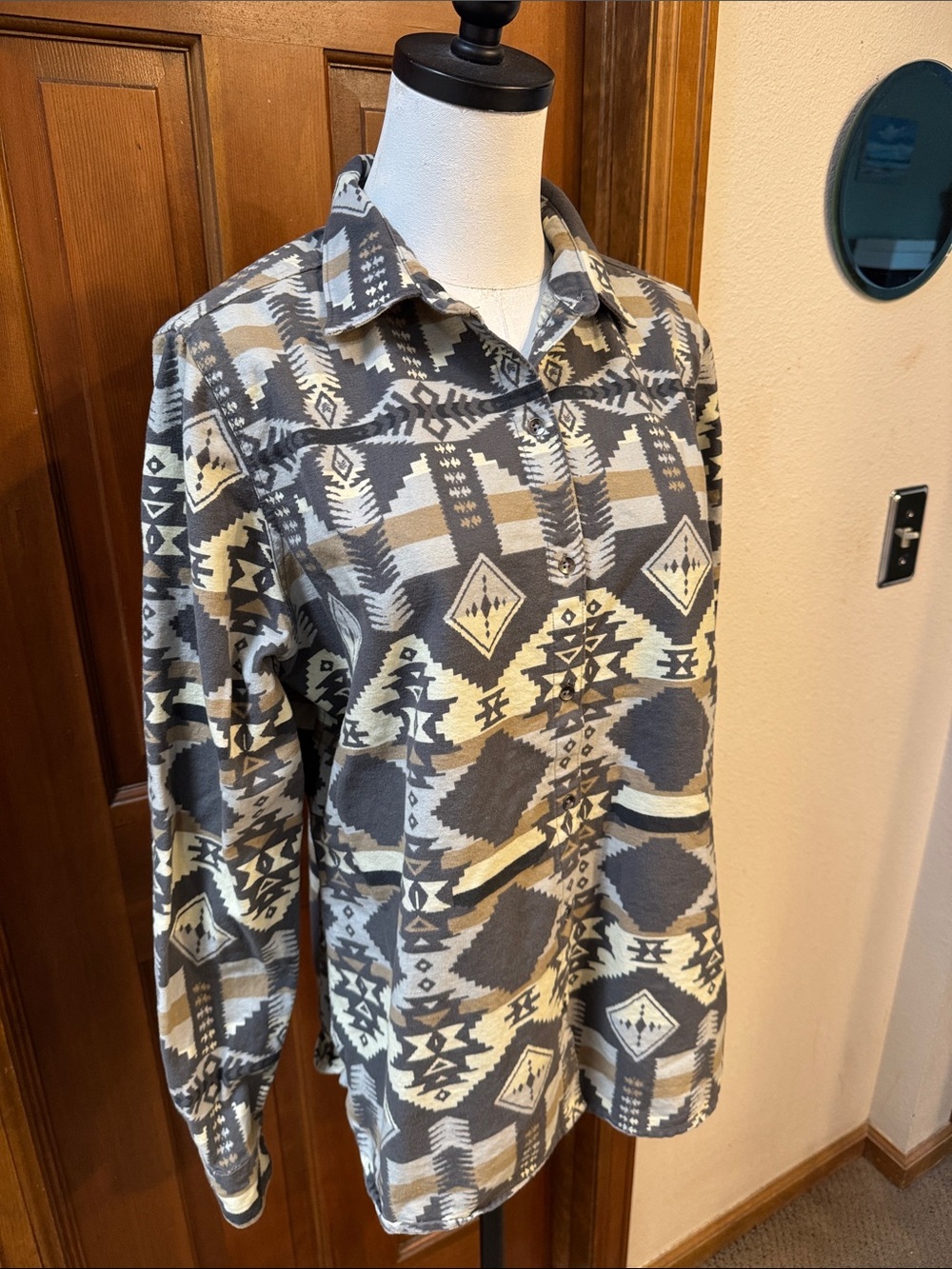 Woolrich Women’s Gray and Cream Patterned Shirt Jacket Size L